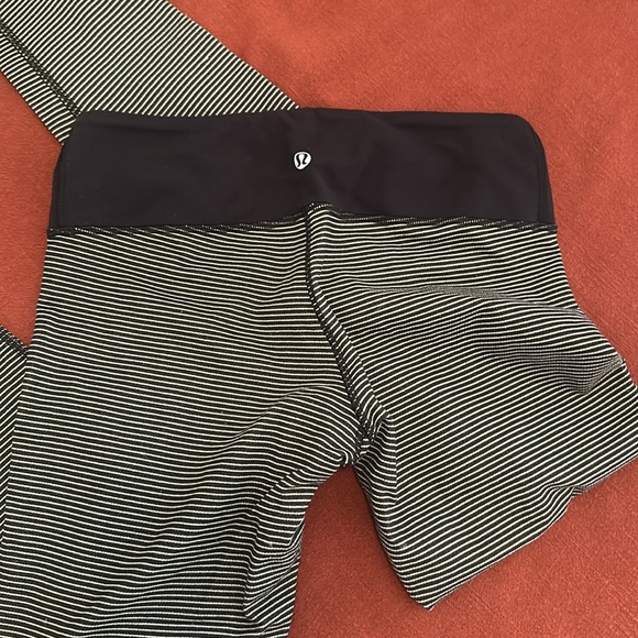LULULEMON black and white stripe leggings - Picture 3 of 4